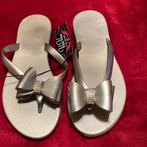 Women’s Bow Rhinestone Thong Sandals - Silver Tone